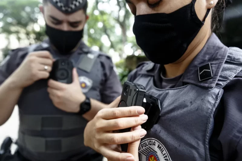 Governo Lula prepara programa de câmeras em uniformes policiais para o 1º semestre