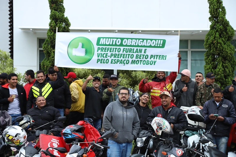 Motociclistas visitam Prefeitura de Barueri e agradecem Furlan e Beto Piteri pelo Espaço Motoboy