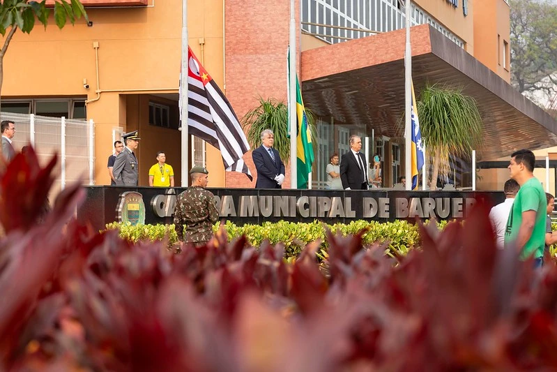 Desfile Cívico-Militar celebra 75 anos de Barueri com grande participação