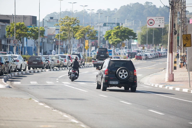 Comerciantes de Barueri aprovam ampliação da zona azul e democratização de vagas de estacionamento