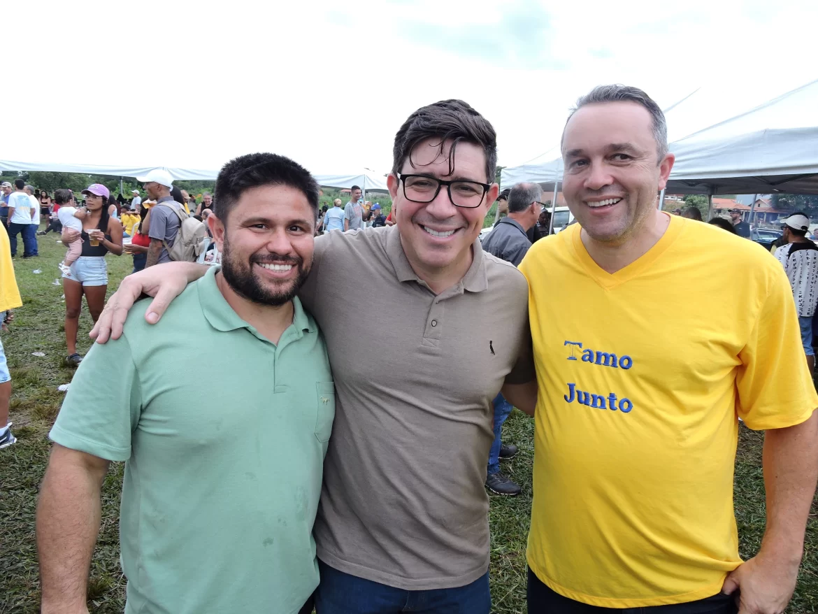 Eric Furlan amplia presença política com participação em festa de prefeito eleito em Bofete